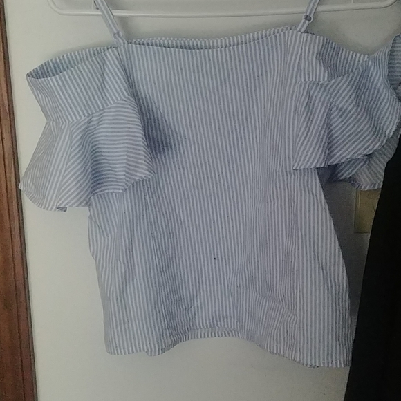 Cold shoulder top - Picture 2 of 3